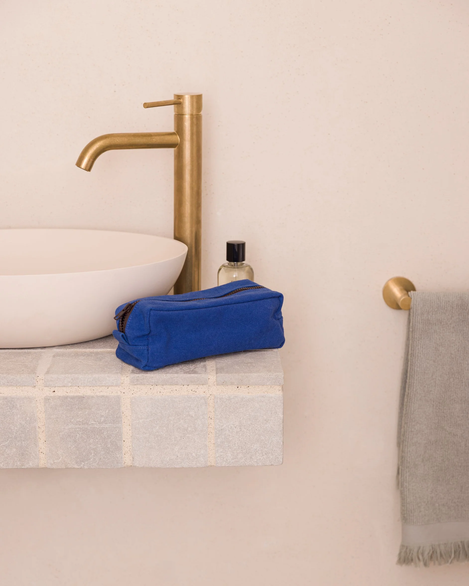 Marlo Contrast Wash Bag - Aegean - Image 2