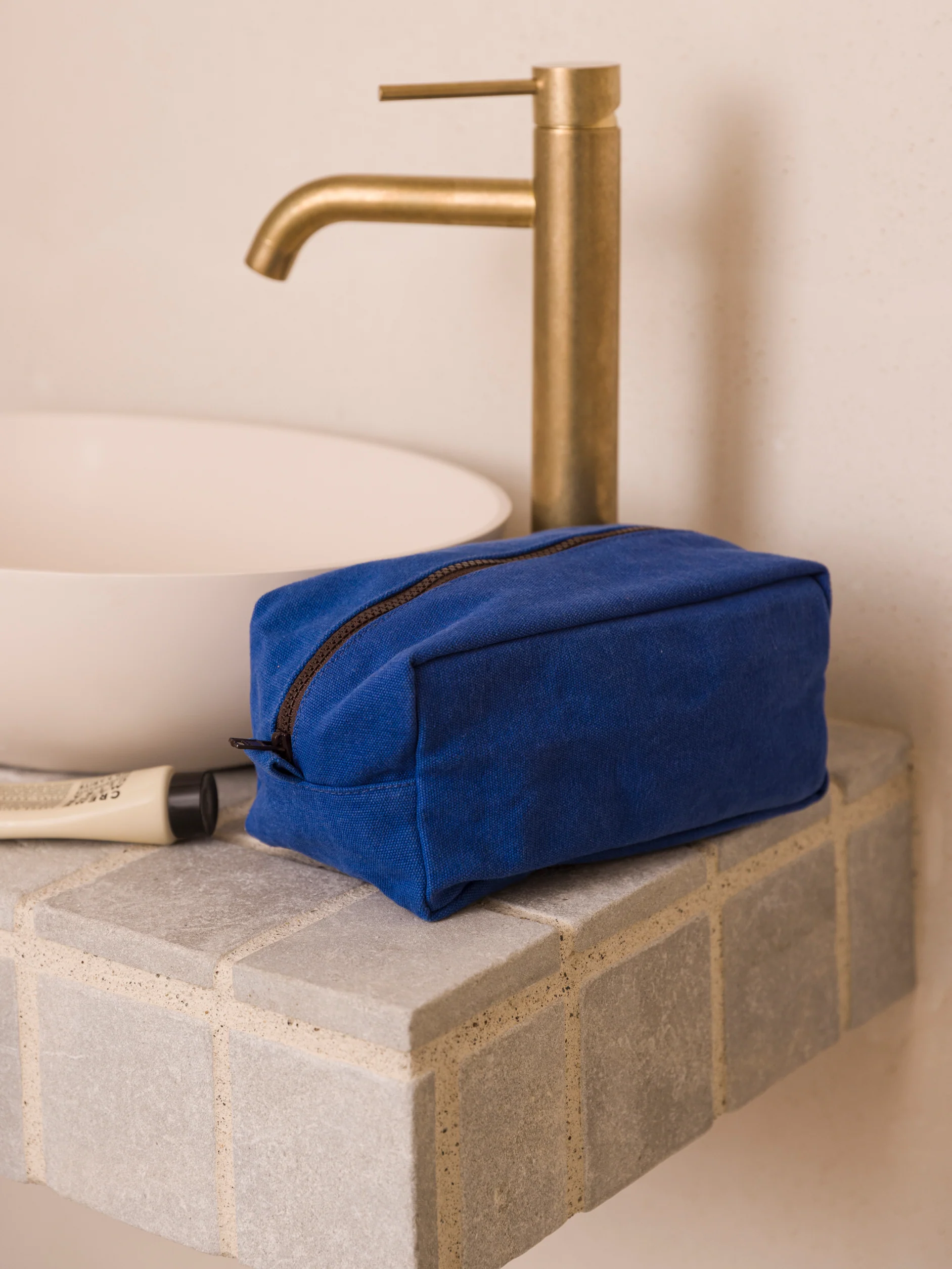 Marlo Contrast Wash Bag - Aegean - Image 3