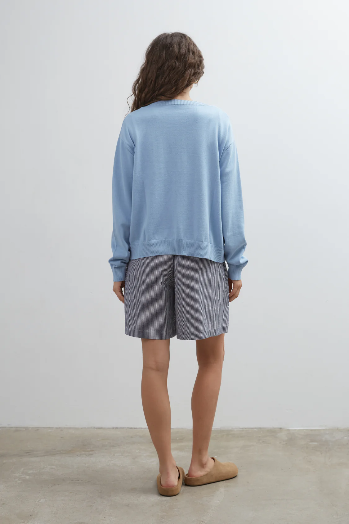 Studio V-Neck - Sky - Image 4